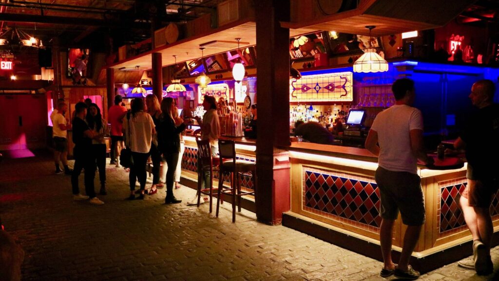3 Dollar Bill bar