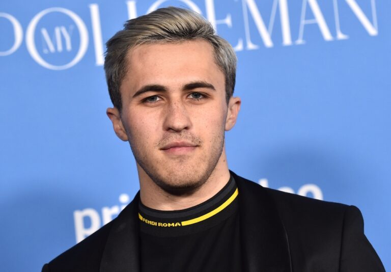 Chris Olsen red carpet